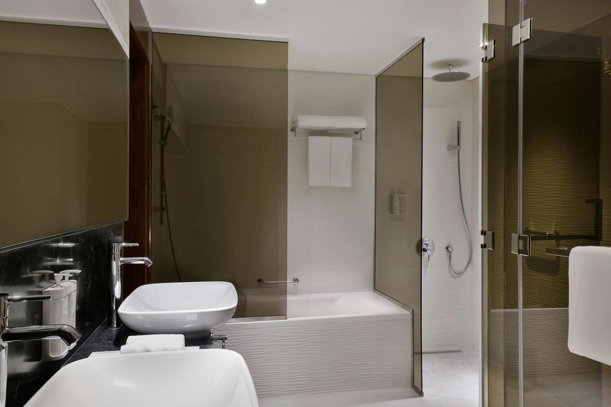 One-Bedroom Executive King Suite Balcony